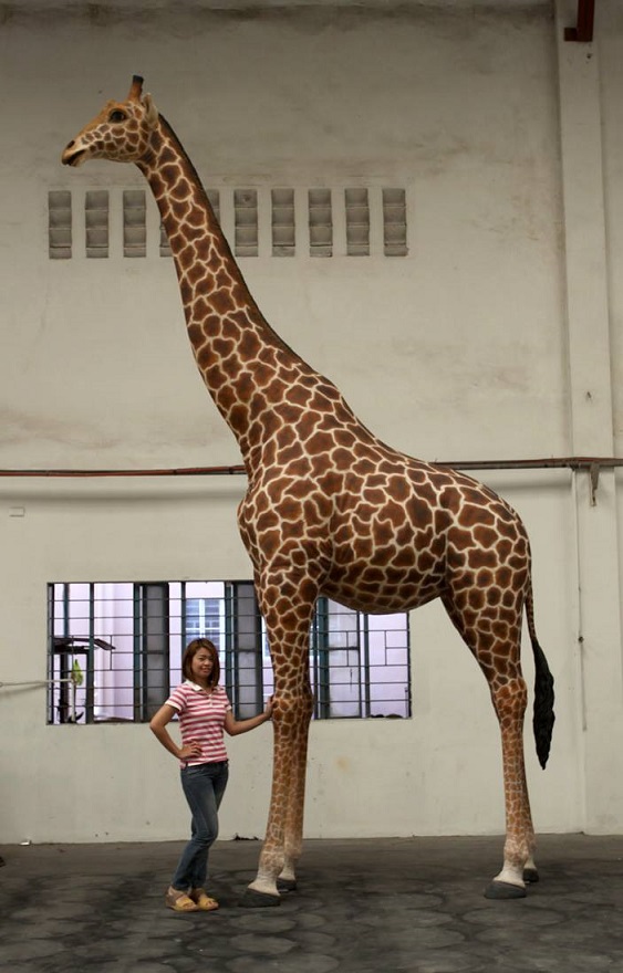 Life-Size Giraffe 18 Ft. - Click Image to Close